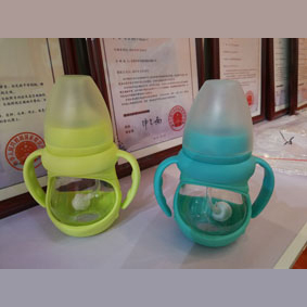 silicone feeding bottle ,Mt’l:aterial: silicone,  material :PP + GLASS